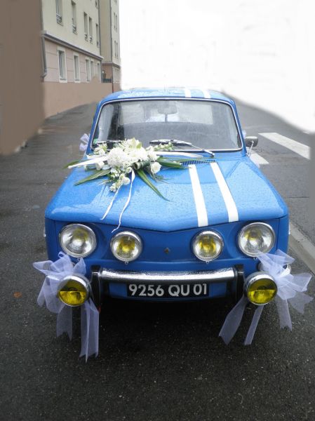 devant de voiture en fleur pour mariage à tassin